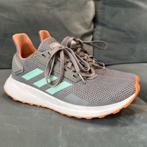 Adidas kids running shoes size 6 in excellent shape!